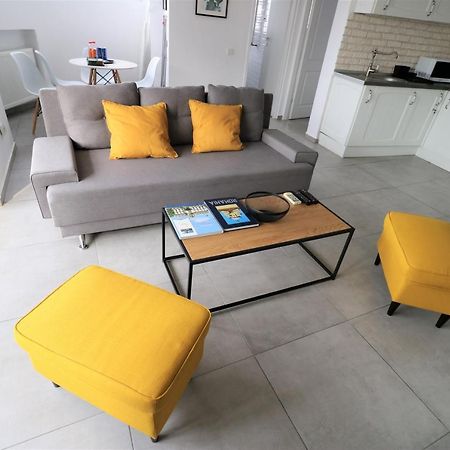 Serenity Heights Apartment: A Panoramic Haven Near Old Town - Free Minibar Bucarest Exterior foto