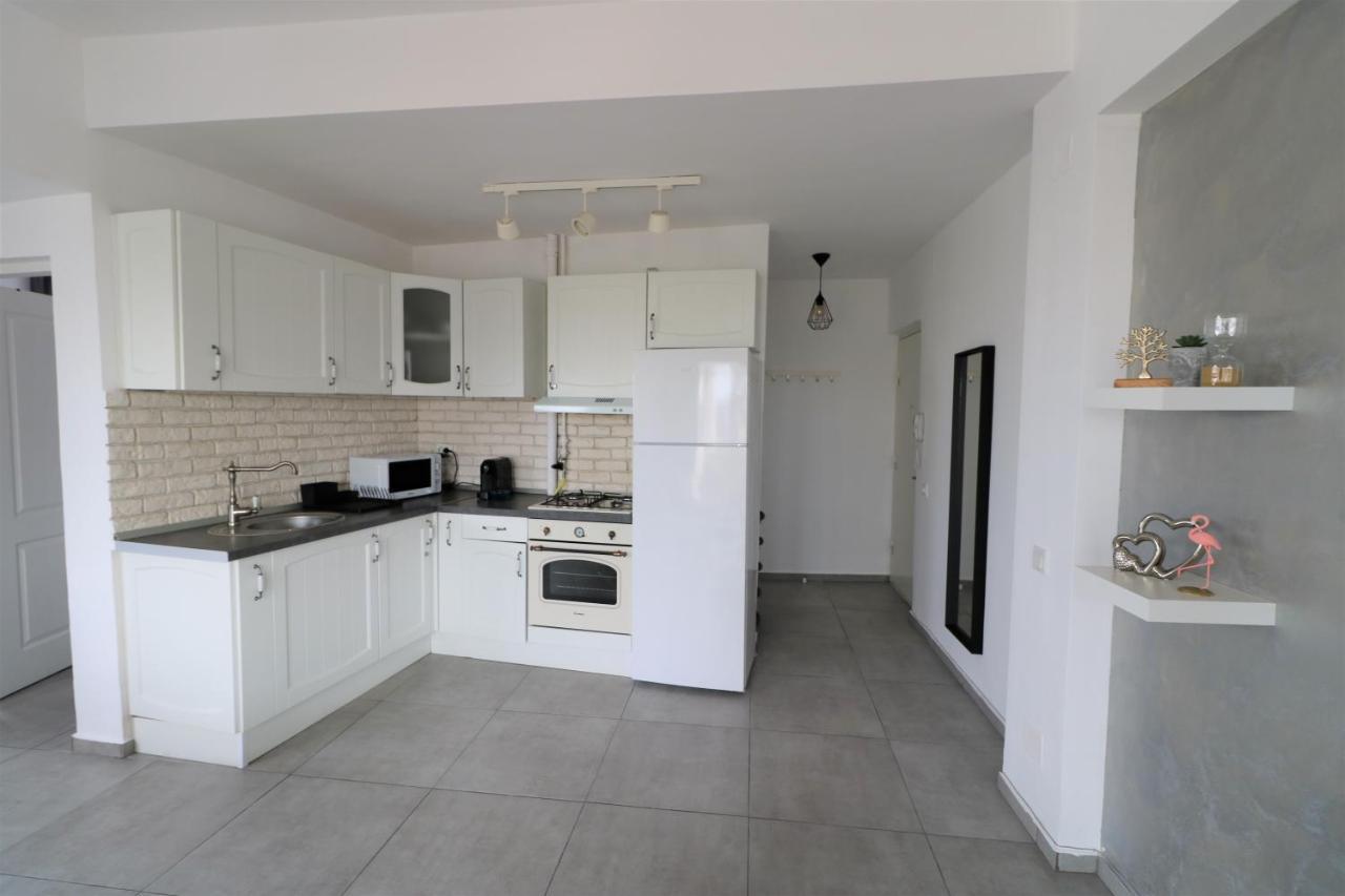 Serenity Heights Apartment: A Panoramic Haven Near Old Town - Free Minibar Bucarest Exterior foto