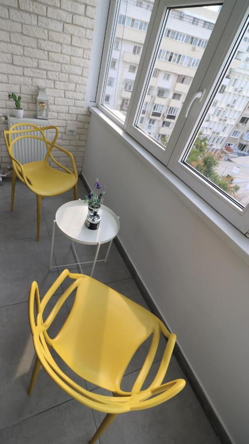 Serenity Heights Apartment: A Panoramic Haven Near Old Town - Free Minibar Bucarest Exterior foto