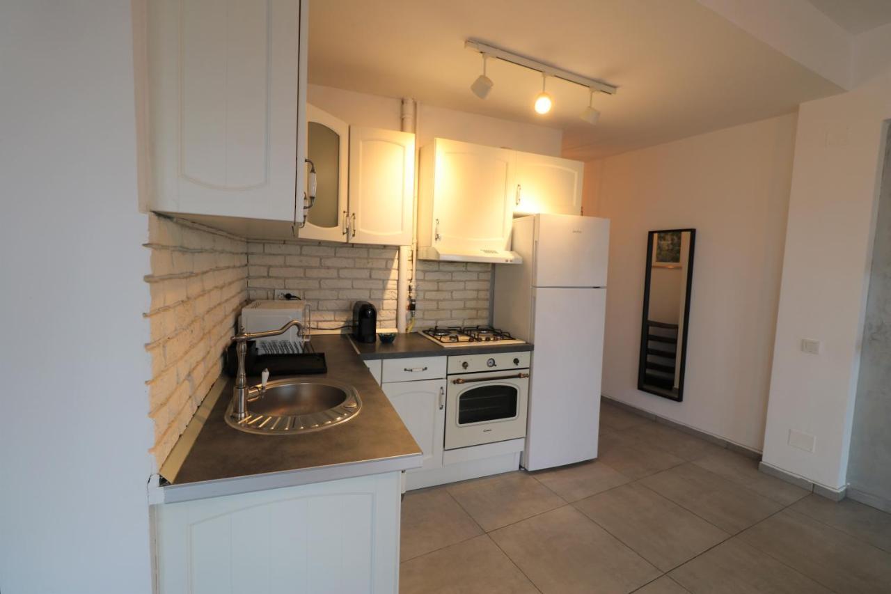 Serenity Heights Apartment: A Panoramic Haven Near Old Town - Free Minibar Bucarest Exterior foto