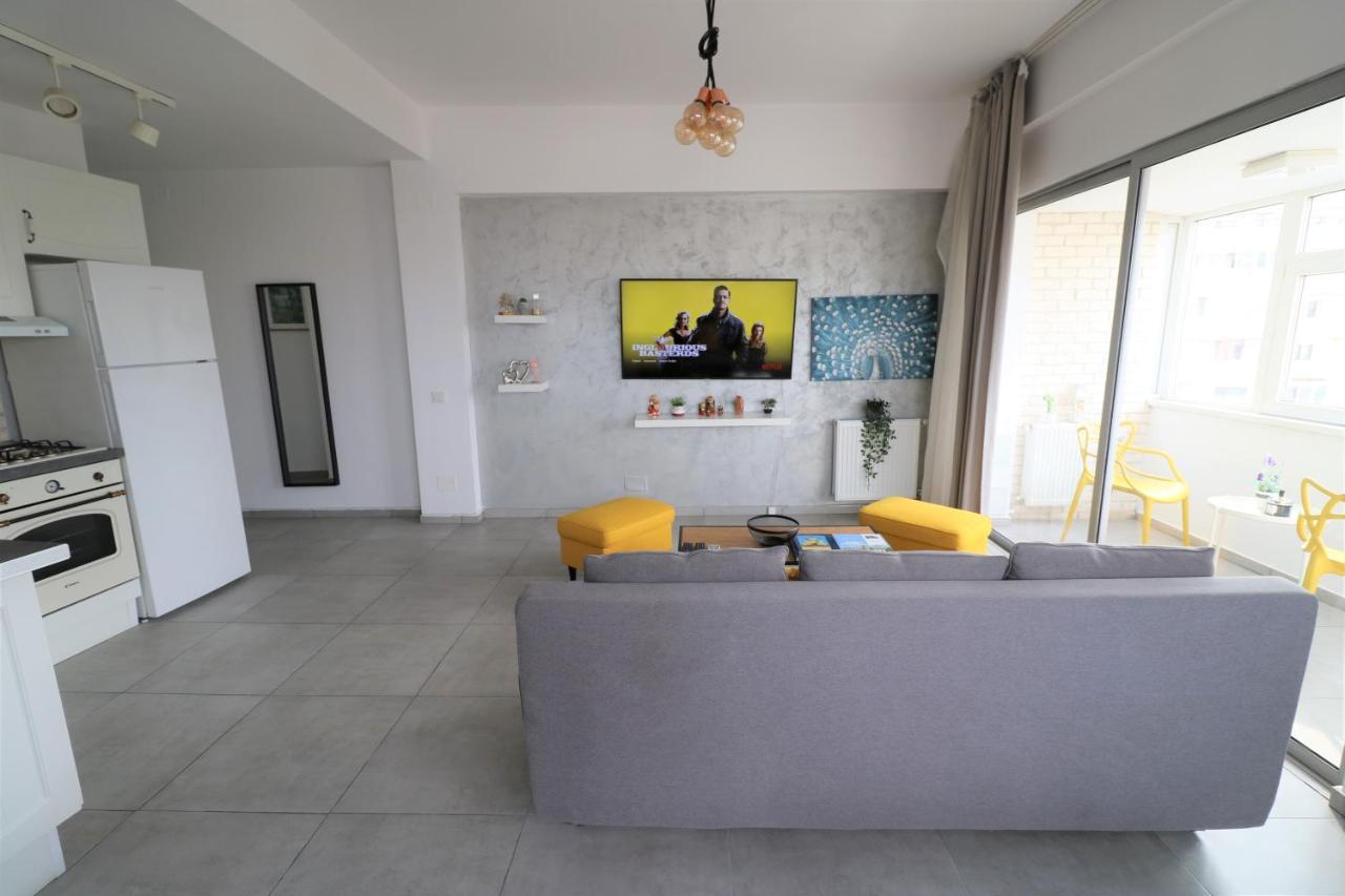 Serenity Heights Apartment: A Panoramic Haven Near Old Town - Free Minibar Bucarest Exterior foto