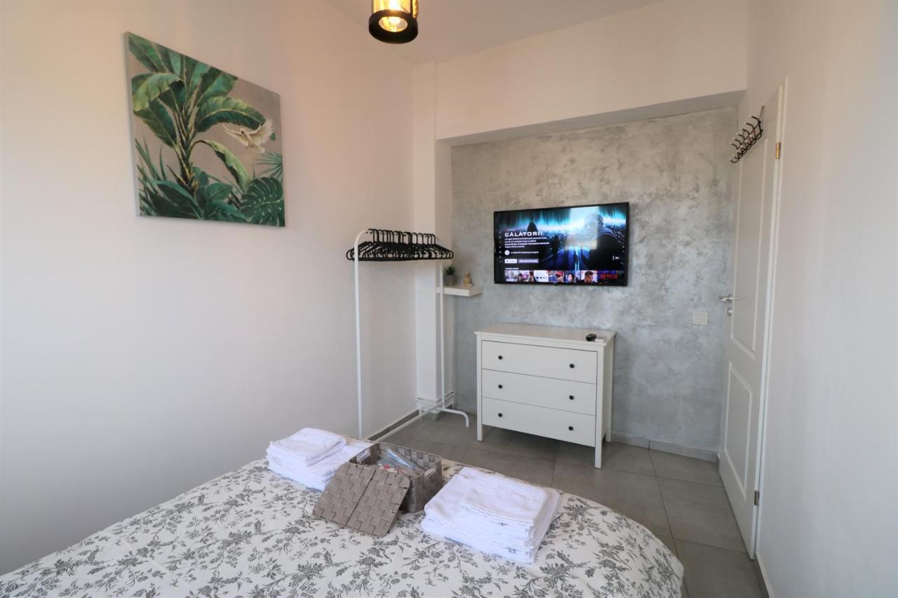 Serenity Heights Apartment: A Panoramic Haven Near Old Town - Free Minibar Bucarest Exterior foto
