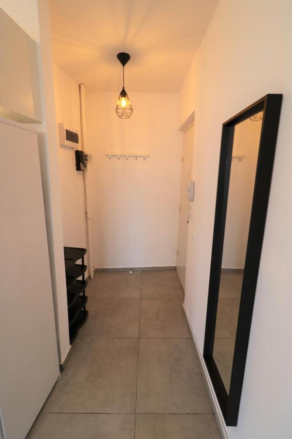 Serenity Heights Apartment: A Panoramic Haven Near Old Town - Free Minibar Bucarest Exterior foto