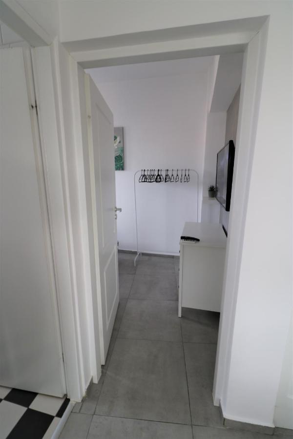 Serenity Heights Apartment: A Panoramic Haven Near Old Town - Free Minibar Bucarest Exterior foto