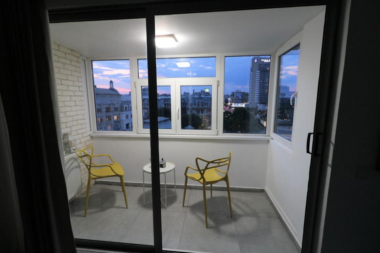 Serenity Heights Apartment: A Panoramic Haven Near Old Town - Free Minibar Bucarest Exterior foto
