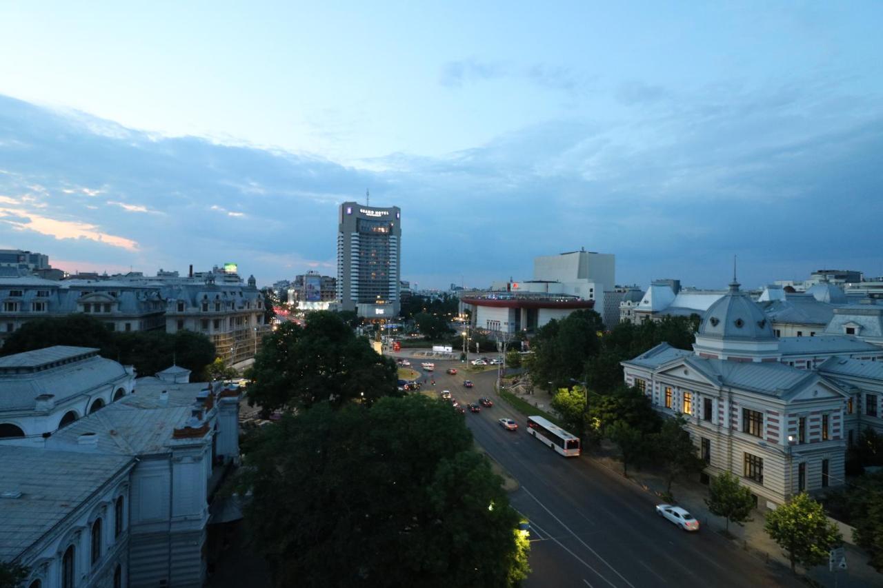 Serenity Heights Apartment: A Panoramic Haven Near Old Town - Free Minibar Bucarest Exterior foto