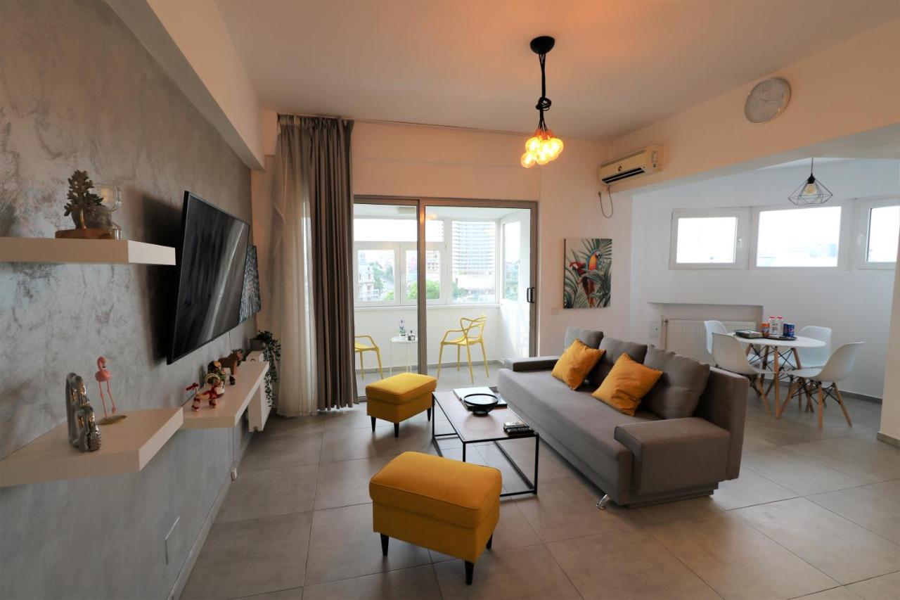 Serenity Heights Apartment: A Panoramic Haven Near Old Town - Free Minibar Bucarest Exterior foto