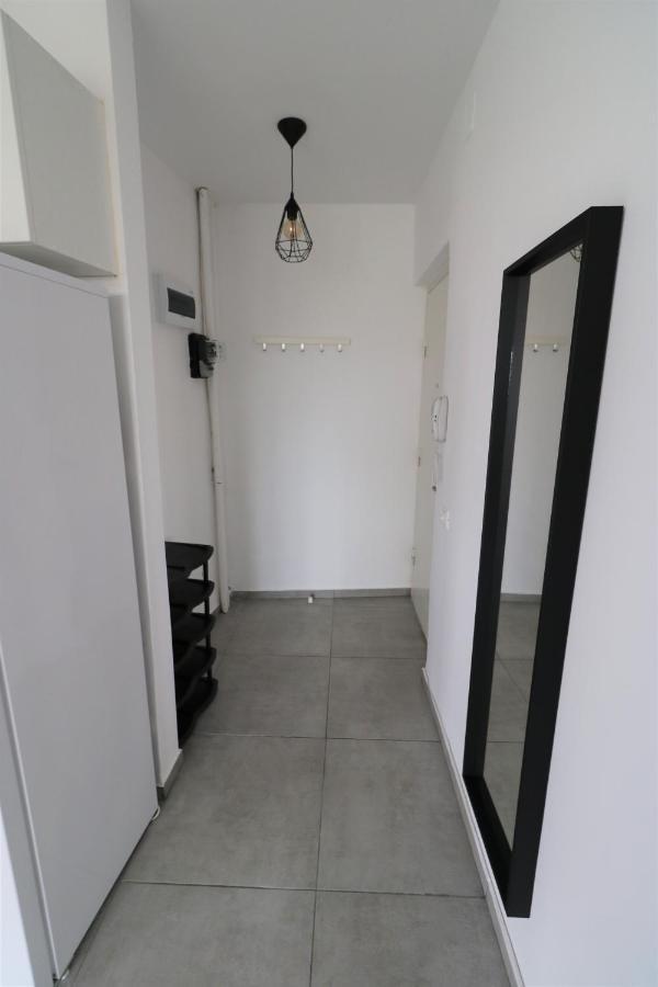 Serenity Heights Apartment: A Panoramic Haven Near Old Town - Free Minibar Bucarest Exterior foto