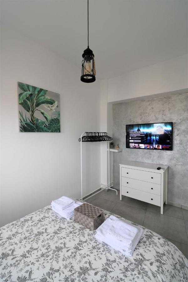 Serenity Heights Apartment: A Panoramic Haven Near Old Town - Free Minibar Bucarest Exterior foto