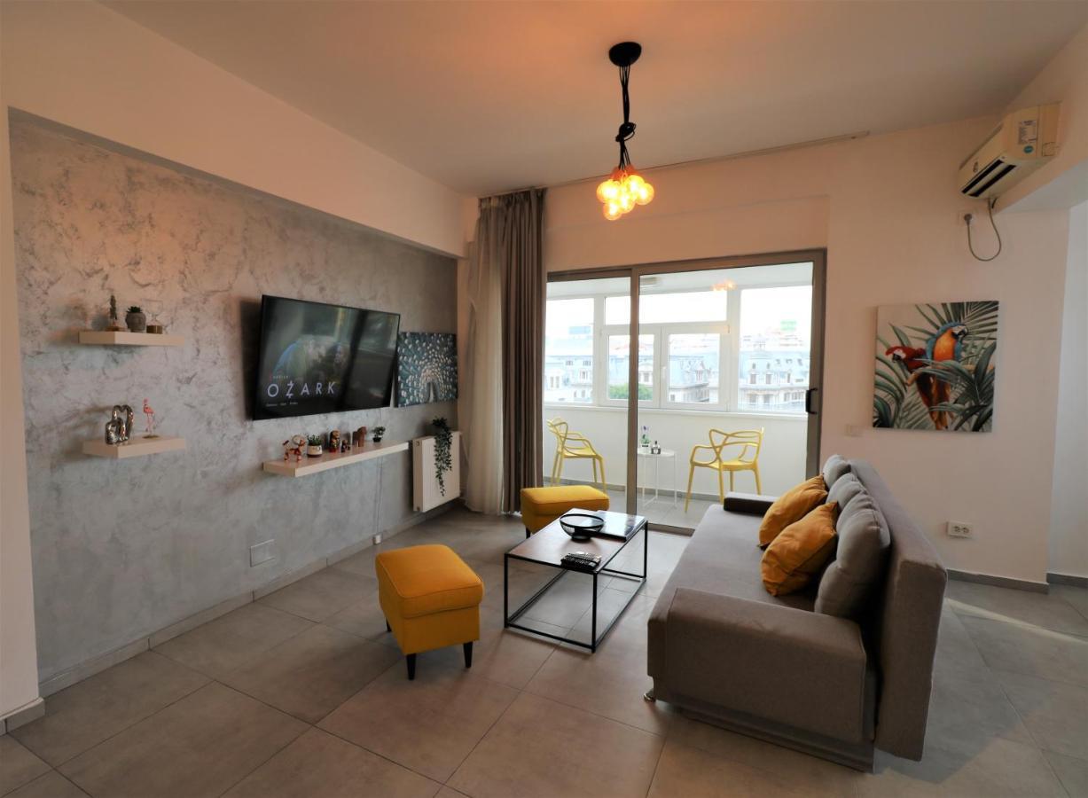 Serenity Heights Apartment: A Panoramic Haven Near Old Town - Free Minibar Bucarest Exterior foto