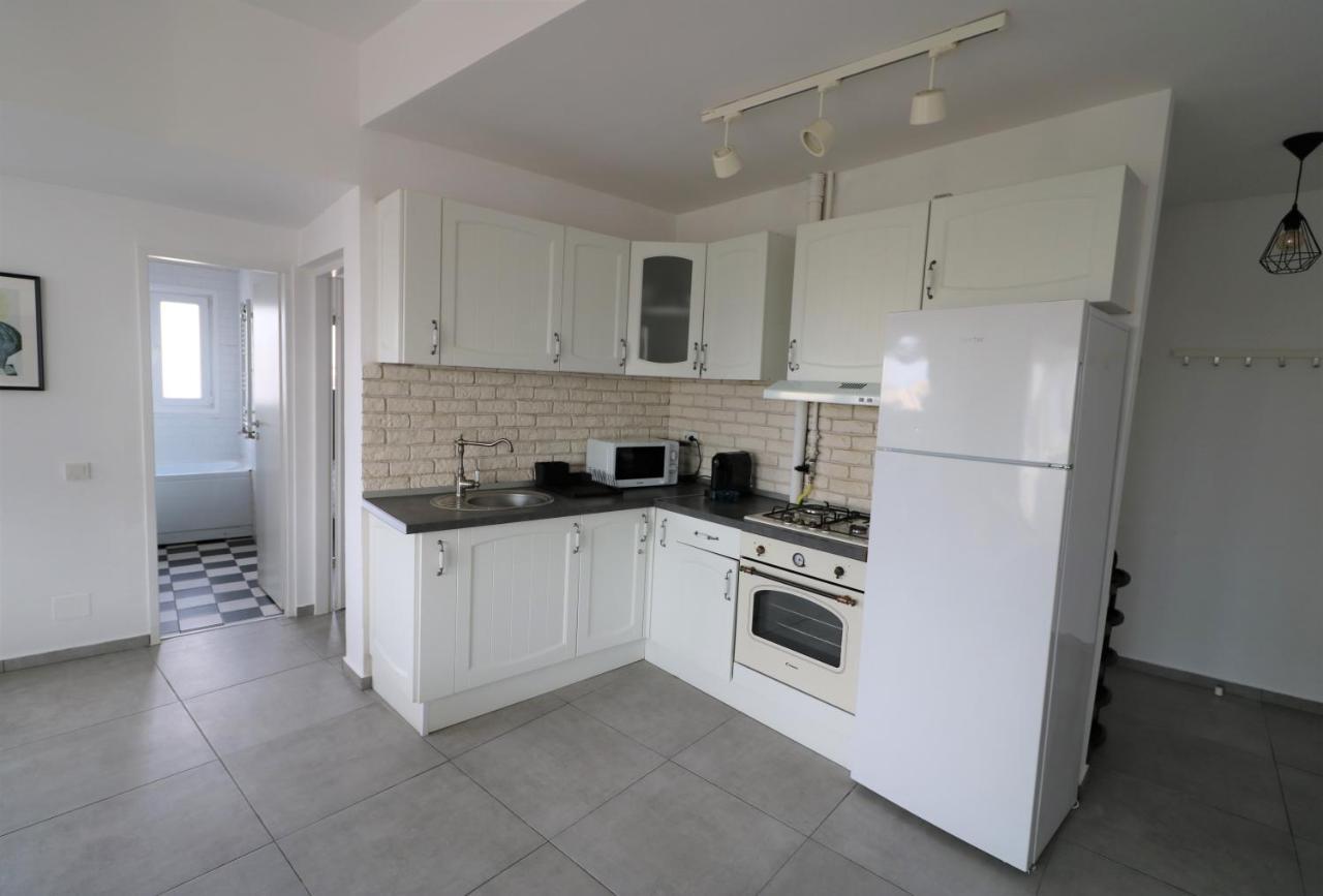 Serenity Heights Apartment: A Panoramic Haven Near Old Town - Free Minibar Bucarest Exterior foto