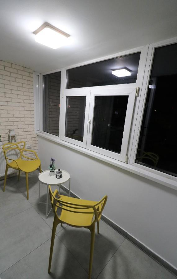 Serenity Heights Apartment: A Panoramic Haven Near Old Town - Free Minibar Bucarest Exterior foto